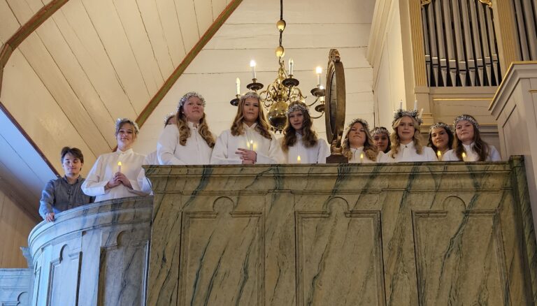 Kaunis Lucia-juhla kotikirkossamme